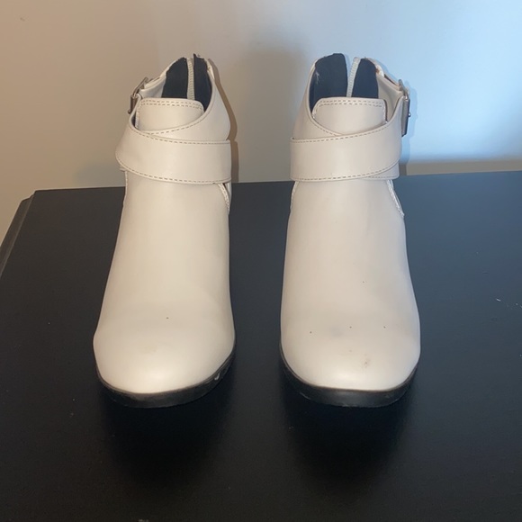 White booties - Picture 2 of 4